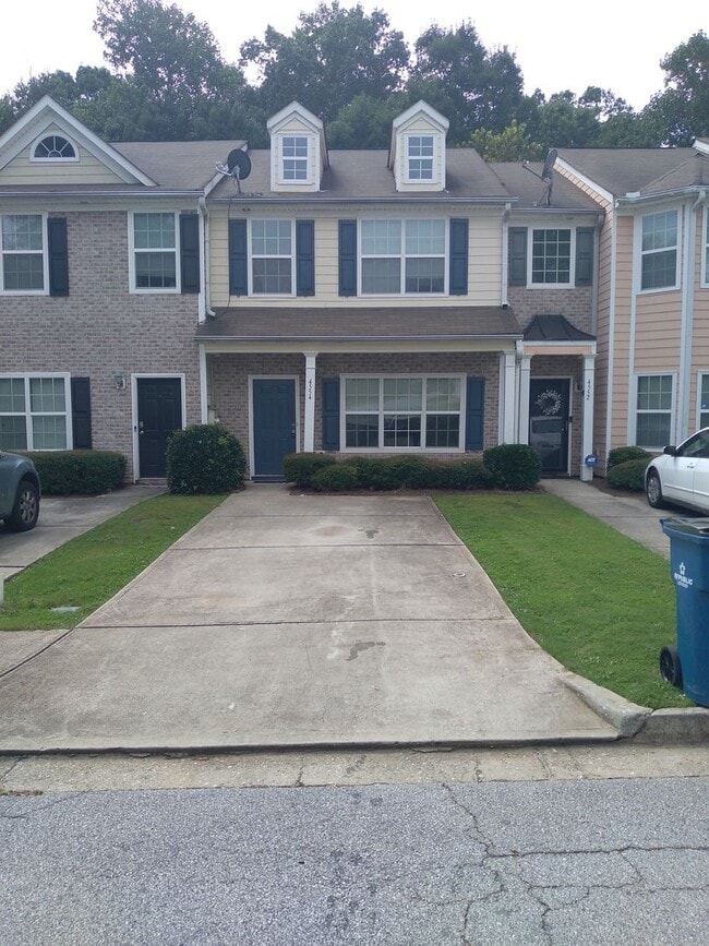 Building Photo - 3 bed 2 bath property in Atlanta!! -- Secu...