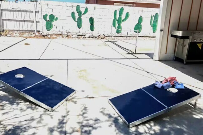 Building Photo - Golf and Games Retreat in Palm Springs