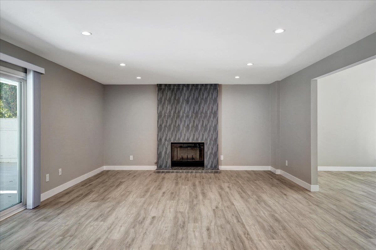 Building Photo - 5346 Tyrone Ave