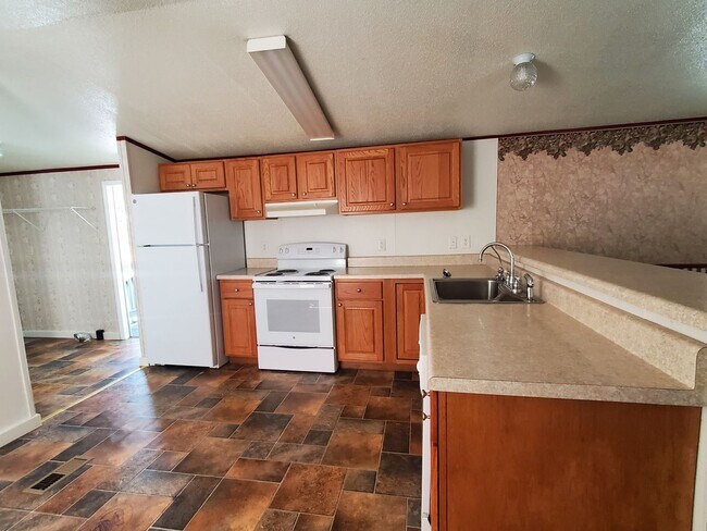 Building Photo - Ready to Move in