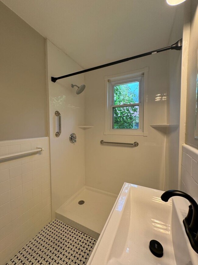 Building Photo - 2BR Norfolk Home!