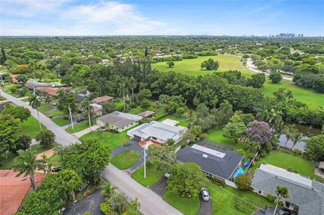 Building Photo - 1120 E Tropical Way