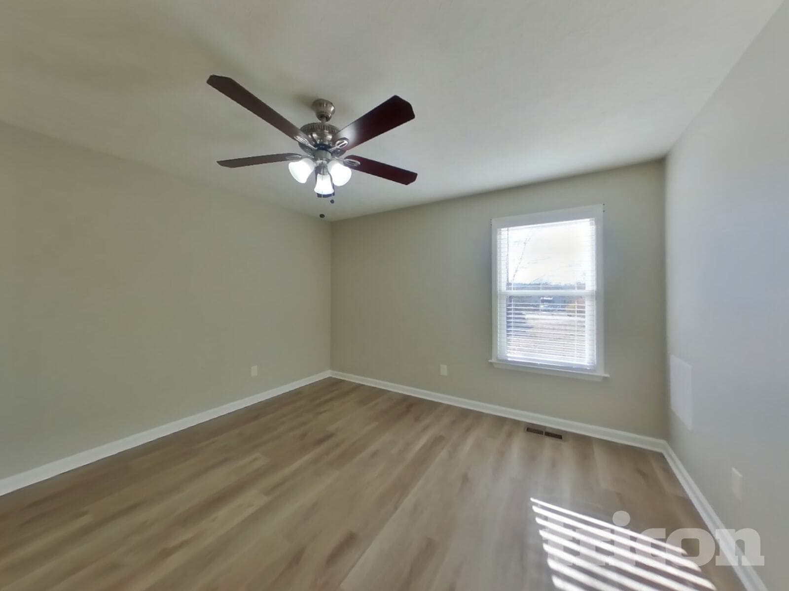 Building Photo - 362 Park Ct N