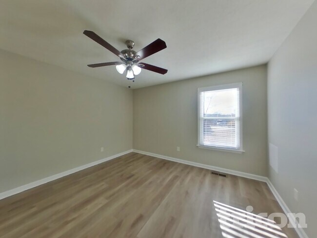 Building Photo - 362 Park Ct N