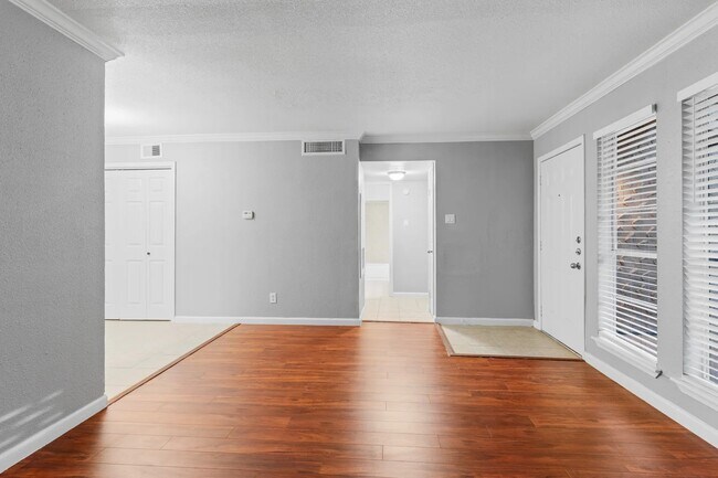 Building Photo - Don’t Miss Out | Inquire for Current Move-...