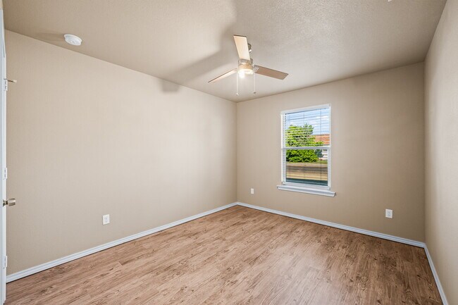 Building Photo - Modern 3/2 in Abernathy, TX