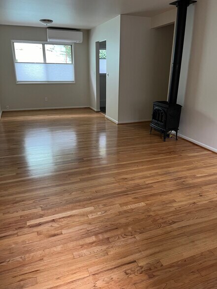 Living/Dining Room - 2365 SE 45th Ave