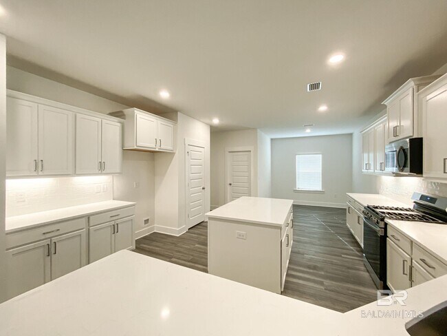 Building Photo - 510 Hardwood Ave