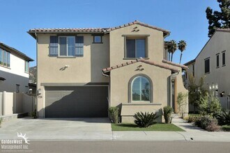 Building Photo - Stunning 5Bdm 3.5Ba Home in Escondido with...