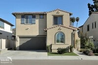 Building Photo - Stunning 5Bdm 3.5Ba Home in Escondido with...