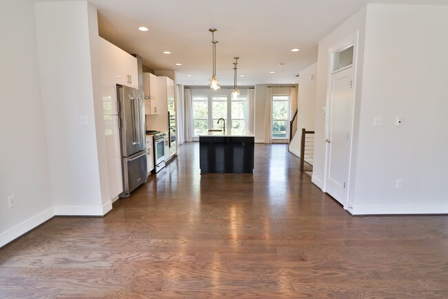 Building Photo - 1424 Piccard Dr