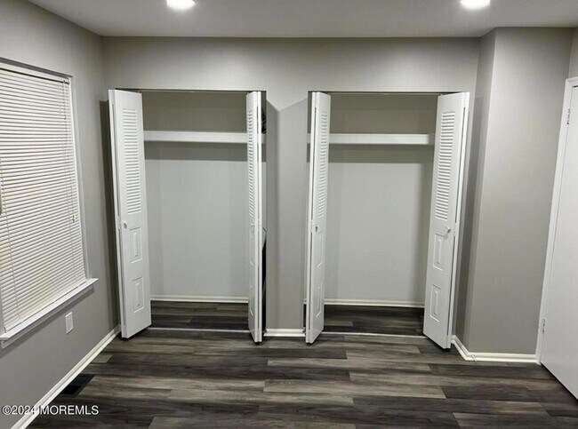 Building Photo - 254 Bromley Pl