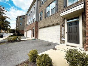 Building Photo - 10132 Dorsey Ln