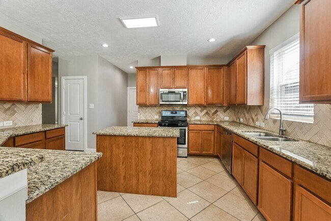 Building Photo - 7411 Quiet River Ln