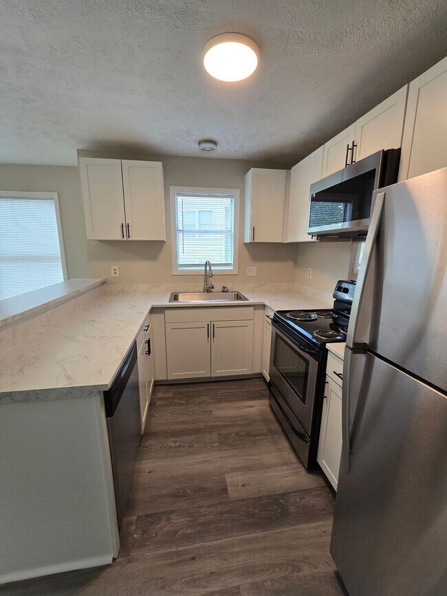 Building Photo - 1021 Wood Creek Dr