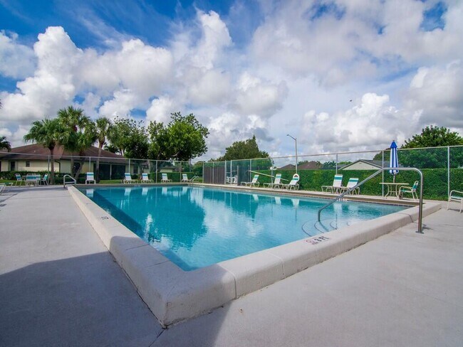 Building Photo - 1607 Laurel Leaf Ln