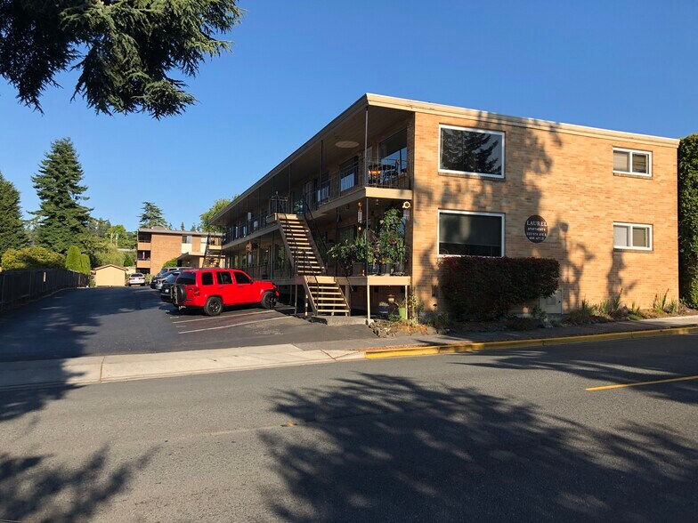 Building Photo - 1123 5th Ave S