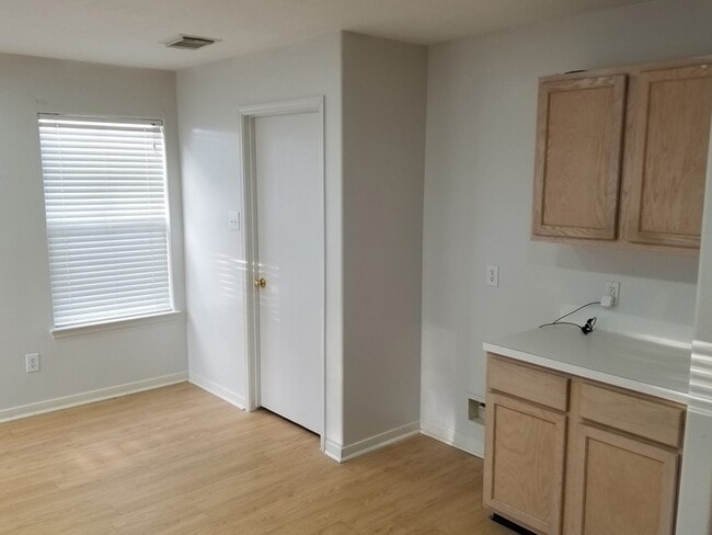 Building Photo - 839 Autumn Point Ln