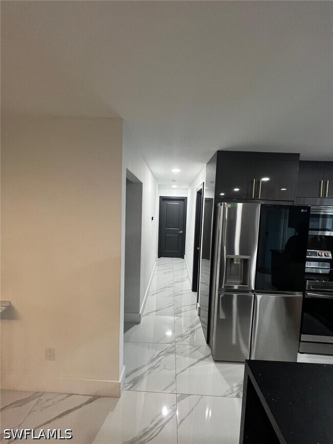 Building Photo - 1118 NE Pine Island Ln