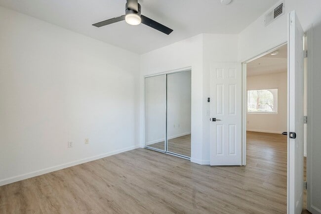 Building Photo - Stunning 2 Bed 1.5 Bath Condo in Scottsdal...