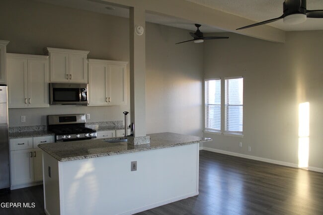 Building Photo - 11100 La Quinta Pl