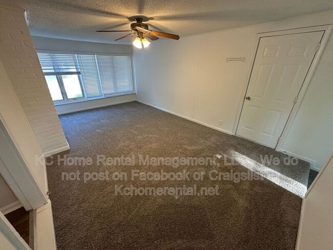 Building Photo - 6401 W 72nd Terrace