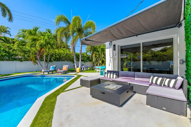 Building Photo - 1627 Seabreeze Blvd
