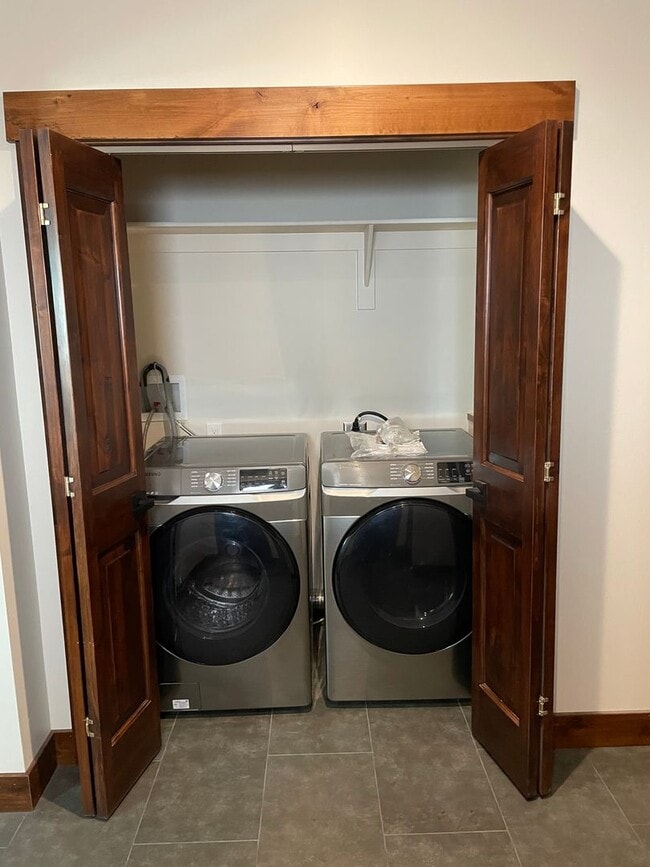 Building Photo - Unique High End Studio Opportunity with Si...