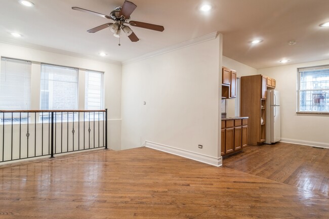 Building Photo - 4244 W Wrightwood Ave