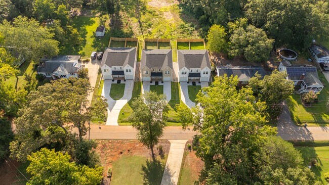 Building Photo - 124 Woodland Dr