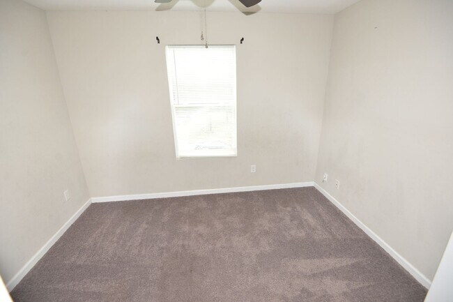 Building Photo - Spacious Single Family w/ Two Master Suites