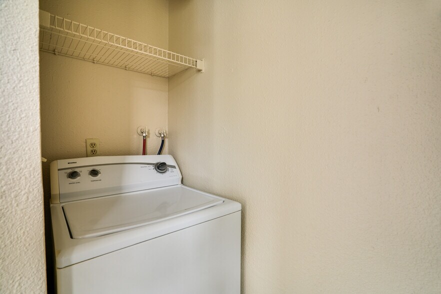 Building Photo - 2412 S I St