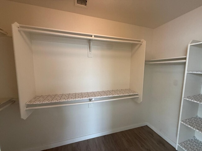 Building Photo - 2635 E Vermont Ct