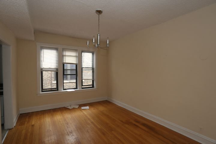 Building Photo - 3522 N Racine Ave