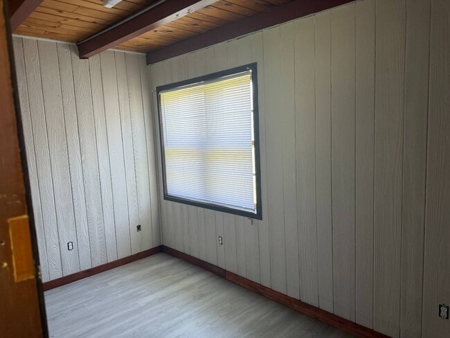 Building Photo - 103 Hollyhock Ln
