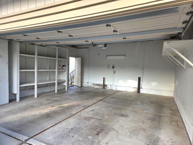 Building Photo - Spacious 3 bedroom 2 bath townhome for rent in Crow Canyon Country Club