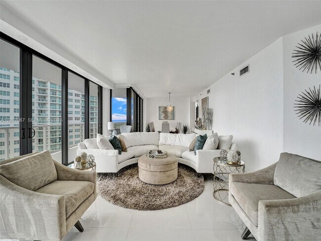 Building Photo - 20281 E Country Club Dr