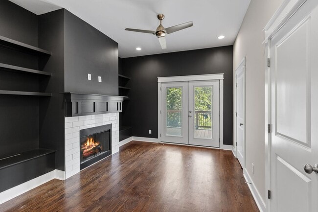 Building Photo - 4 Bedroom/ 2.5 Bath Home in East Nashville...