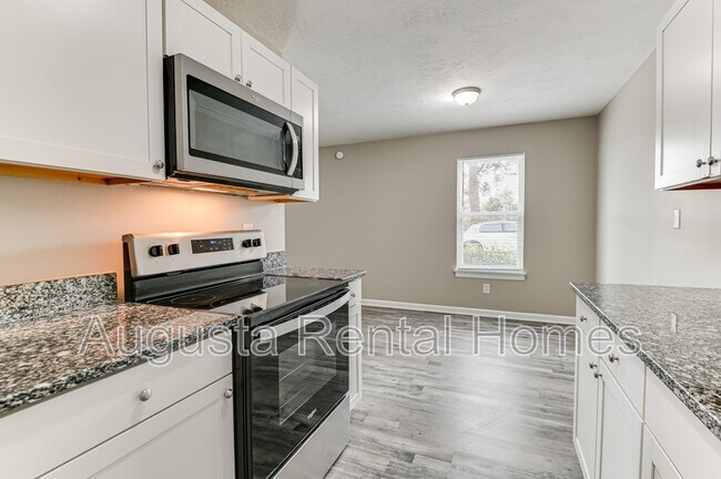 Building Photo - 152 Conifer Dr