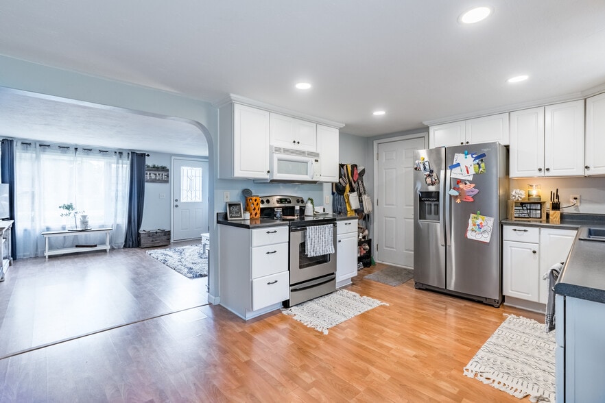 Building Photo - 226302 Swan Ave