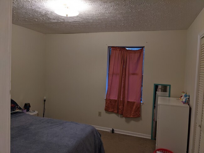 Building Photo - 211/213 Windy Hill Way