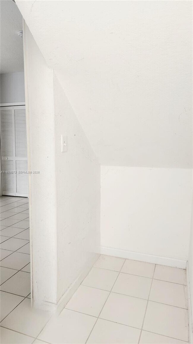 Building Photo - 2715 SE 15th Pl