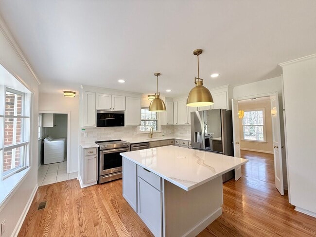 Building Photo - Gorgeous 3BD, 2.5BA North Raleigh Home on a Large Lot with a 2-Car Detached Garage in a Prime Loc...