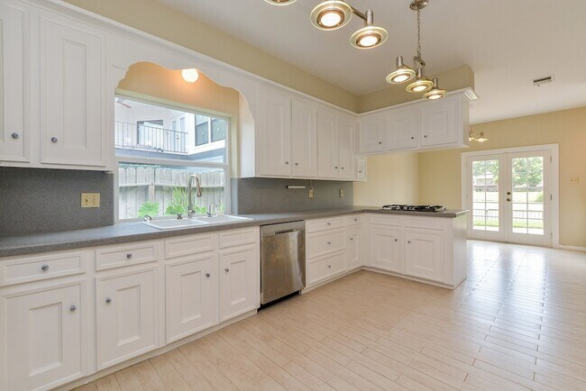 Building Photo - 1231 Creekford Cir
