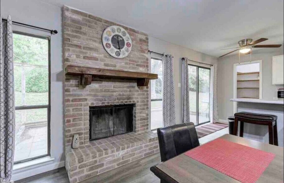 Building Photo - 802 Thrasher Dr