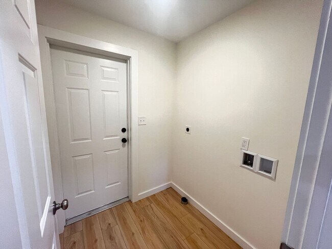 Building Photo - Pet Friendly, Remodeled Home in North Myrtle Beach! Three bedrooms, Available NOW!