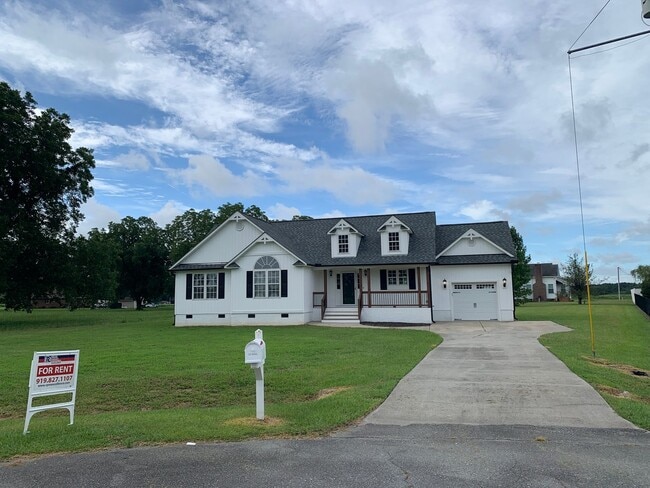 Building Photo - Beautifully Renovated Ranch, Nestled In Pr...
