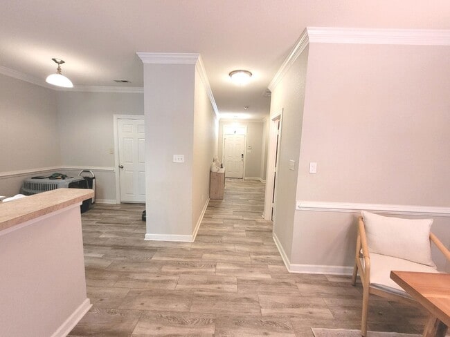 Building Photo - Gorgeous Townhome-Style Condo in Virginia Beach!