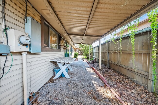 Building Photo - 1535 Beaconshire Rd