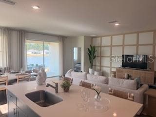 Building Photo - 318 Bracer Wy